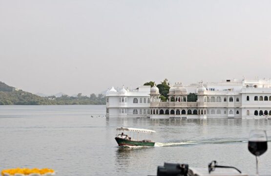 Amet-Haveli-Gallery-2-1-555x360.jpg