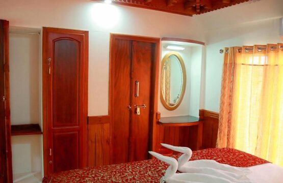 Lakes-and-Lagoons-House-Boat-Alleppey-4.jpg