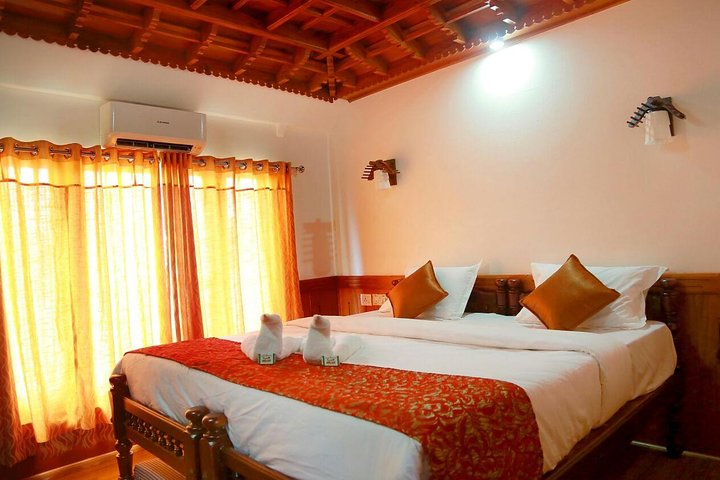 Lakes-and-Lagoons-House-Boat-Alleppey-6.jpg