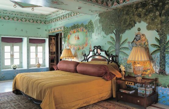 Taj-Lake-Palace-2.jpg