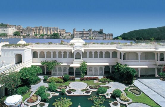 Taj-Lake-Palace-5.jpg