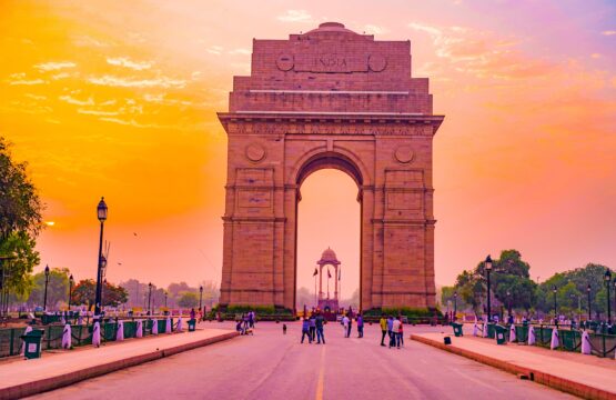 travel-4813654-555x360.jpg