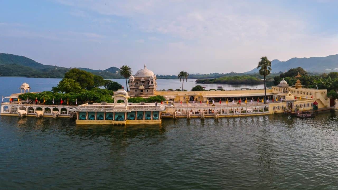 The-Lake-Palace-in-Udaipur-India-showcasing-its-stunning-architecture-and-reflection-on-the-serene-waters-of-Jag-Mandir.jpg