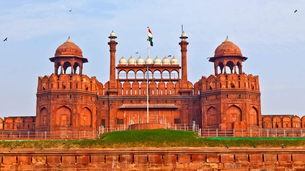 The-Red-Fort-in-Old-Delhi-showcasing-its-iconic-red-sandstone-architecture-and-historical-significance.jpg