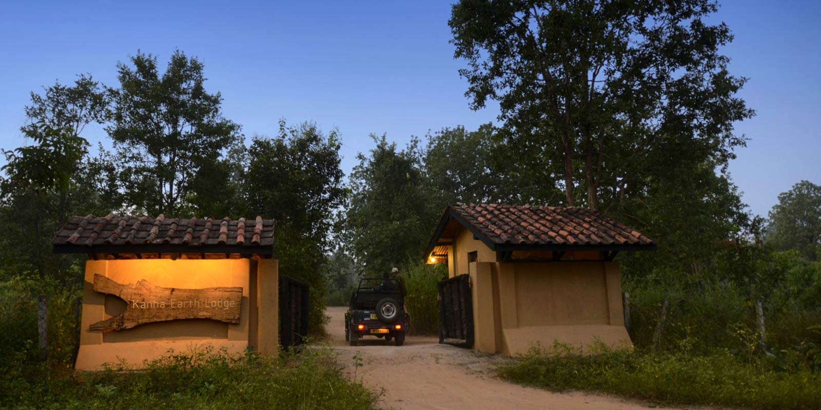 Kanha-Earth-Lodge2.jpg