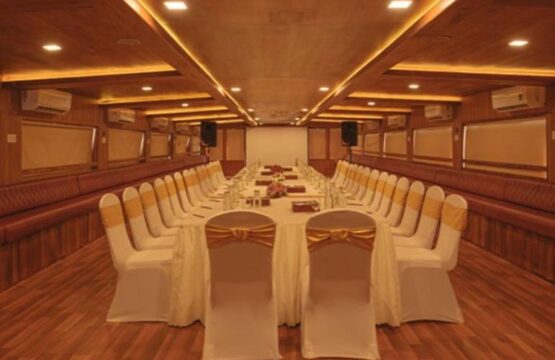 Kumarakom-Lake-Resort-Houseboats-3-2.jpg