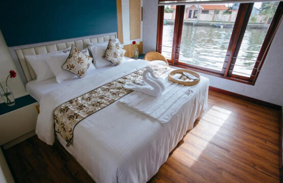 Premium-Kerala-Houseboat-Alleppey-Backwaters1-1.jpg