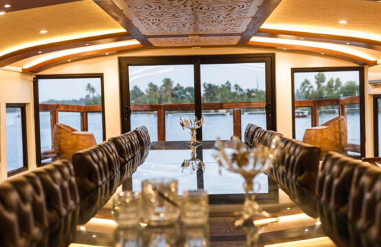 Premium-Kerala-Houseboat2-1.jpg