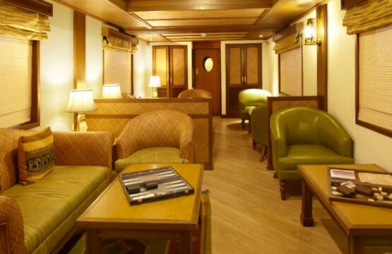 Indian-Maharaja-Express-%E2%80%93-Deluxe-Cabin-24.jpg