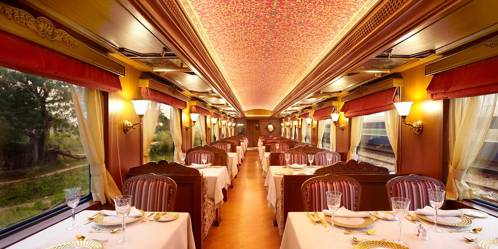 Indian-Maharaja-Express-%E2%80%93-Deluxe-Cabin3.jpg