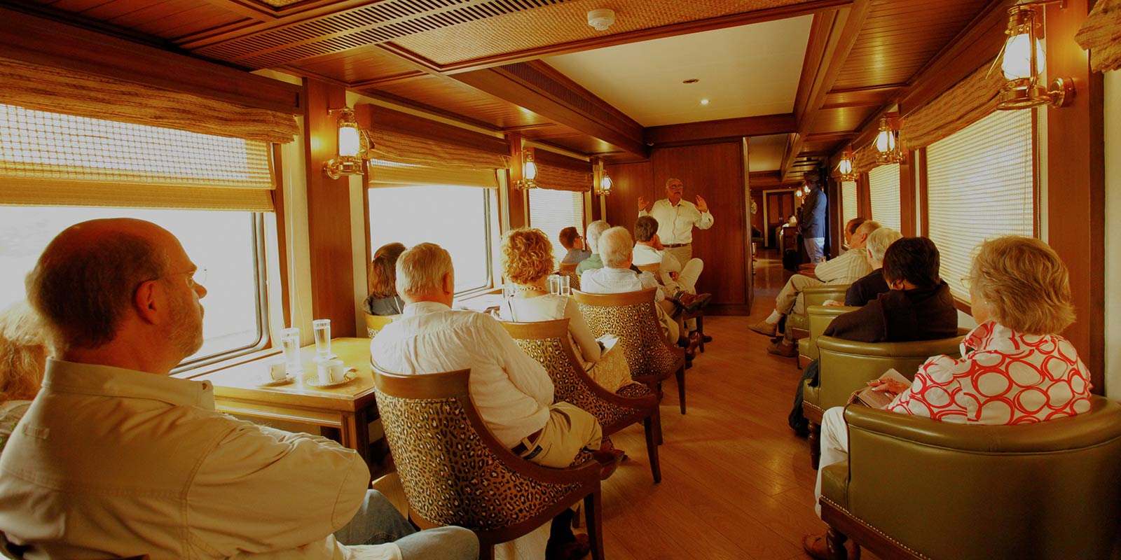 Indian-Maharaja-Express-%E2%80%93-Deluxe-Cabin5.jpg