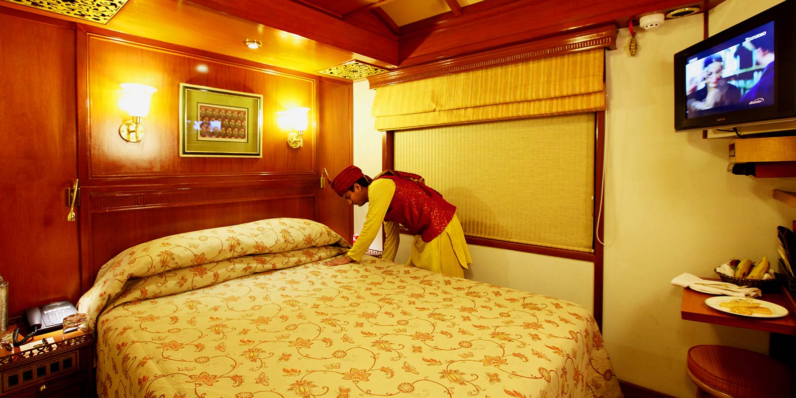 Indian-Maharaja-Express-%E2%80%93-Deluxe-Cabin8.jpg