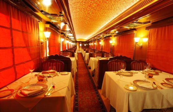 Indian-Maharaja-Express-%E2%80%93-Junior-Suite-16.jpg