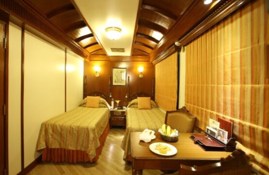 Indian-Maharaja-Express-%E2%80%93-Junior-Suite-2.jpg