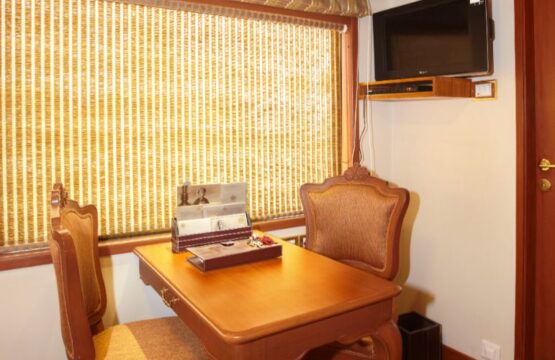 Indian-Maharaja-Express-%E2%80%93-Junior-Suite-4.jpg
