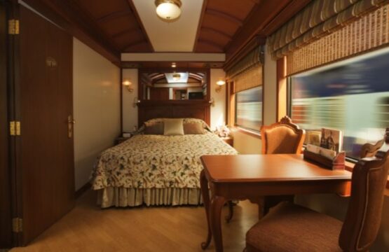 Indian-Maharaja-Express-%E2%80%93-Junior-Suite-7-1-555x360.jpg