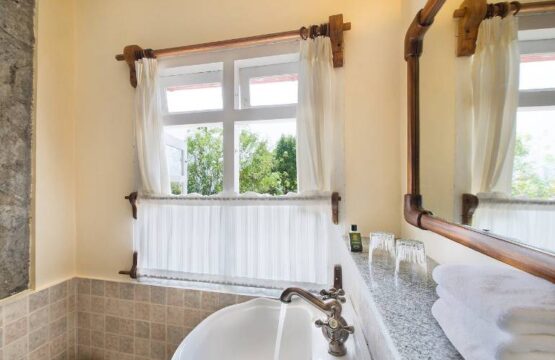 garden-room-bathroom.jpg