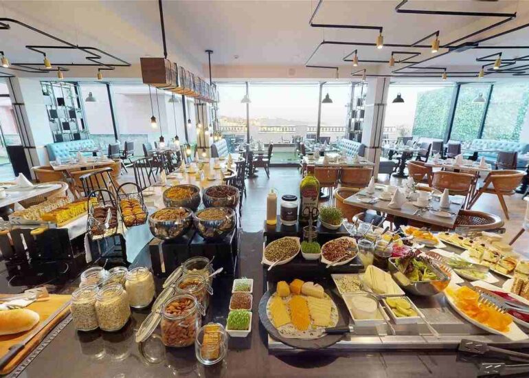breakfast-area-1-100kb-770x550.jpg