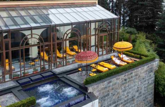 jacuzzi-at-the-oberoi-50kb-555x360.jpg