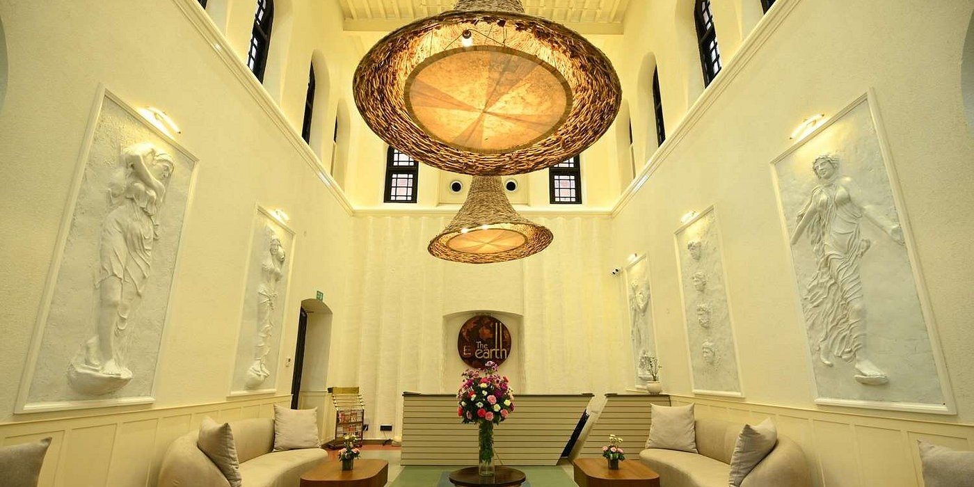 lobby-1.jpg