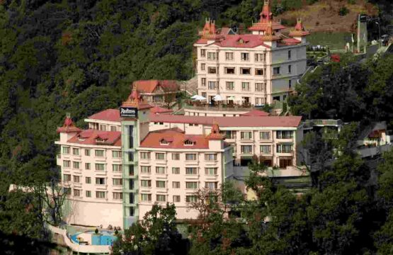 radisson-hotel-shimla-50kb-1.jpg