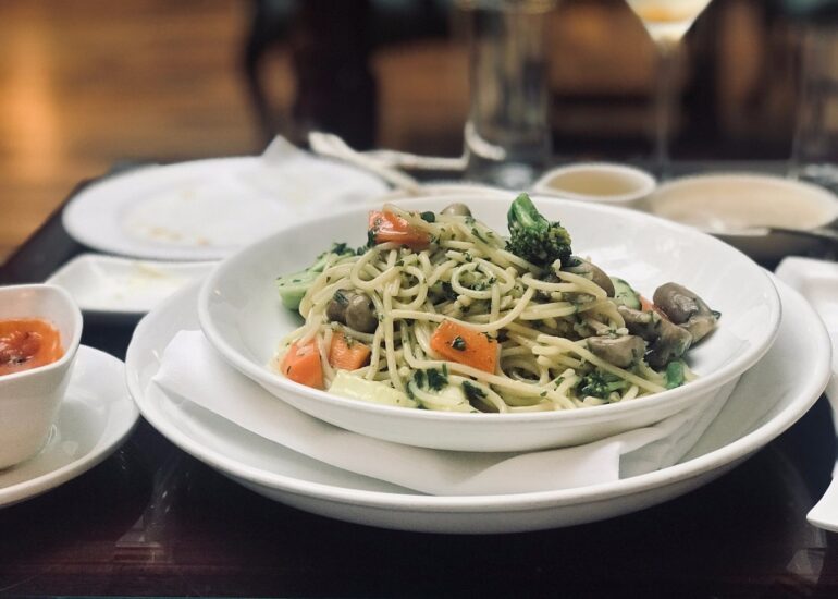 aglio-olio-pasta-with-770x550.jpg