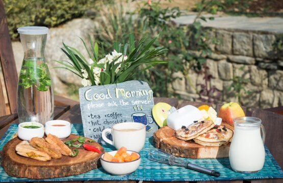 al-fresco-breakfast.jpg