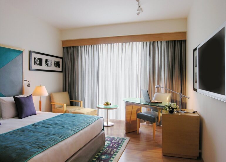deluxe-room-king-770x550.jpg