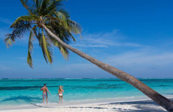 Luxury-barefood-Maldives-B4-555x360.png