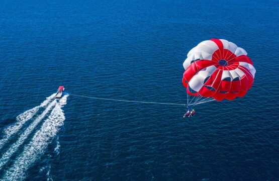 Parasailing-in-Maldives-Banners2-555x360.jpg