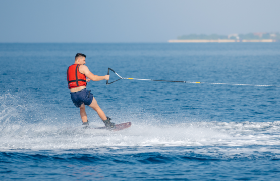 Water-Skiing-Banner-1-555x360.png
