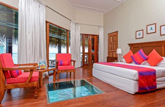 Water-Bungalow-with-glass-bottom-2.jpg