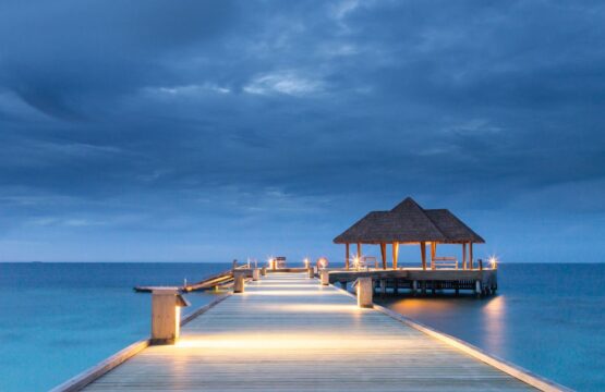 Ultra-Luxury-Resorts-Maldives-1-3-555x360.jpg