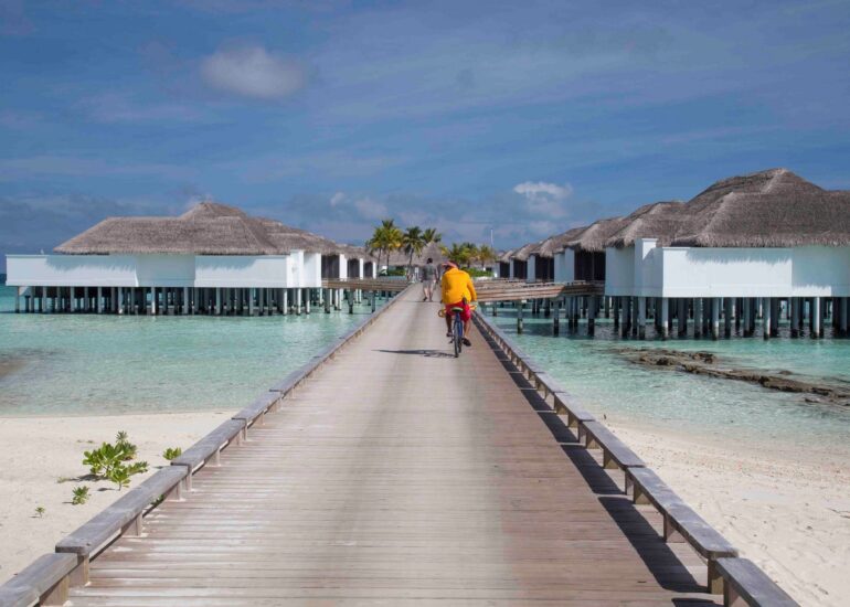 on-the-way-to-the-villas-770x550.jpg