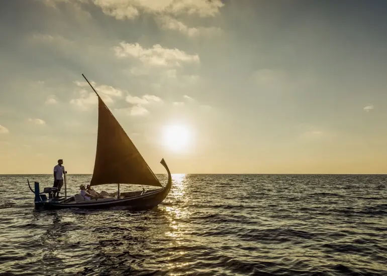 romantic-sunset-sailing-770x550.webp