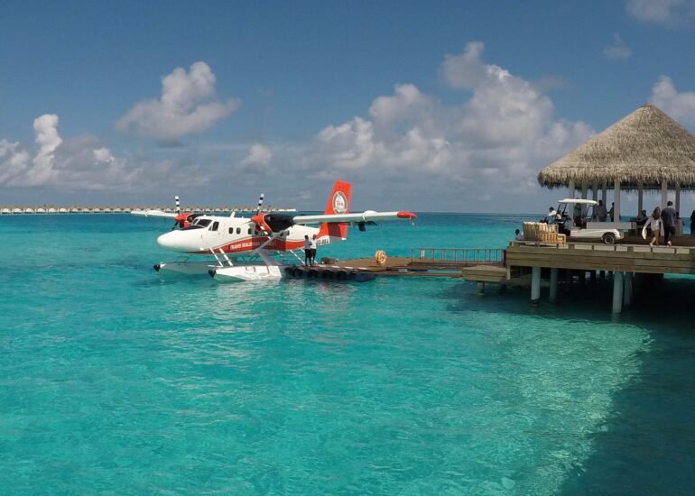 seaplane-arrive-deck-770x550.jpg