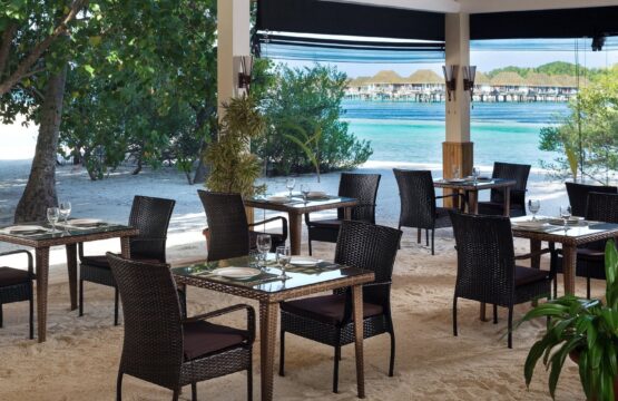 open-air-restaurant-with-1.jpg