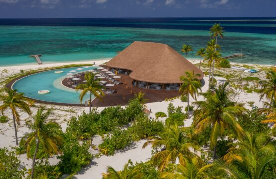 Fen-Pool-Bar-9-555x360.jpg