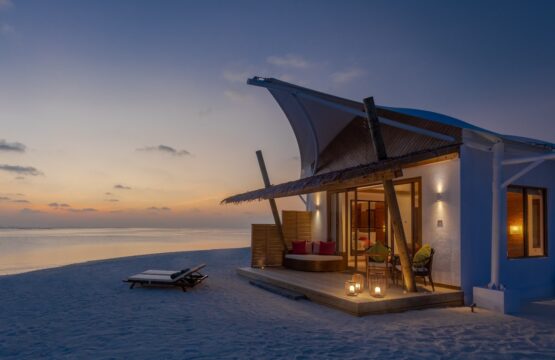 HakuraaHuraaCinnamon_PlatinumBeachBungalow-555x360.jpg