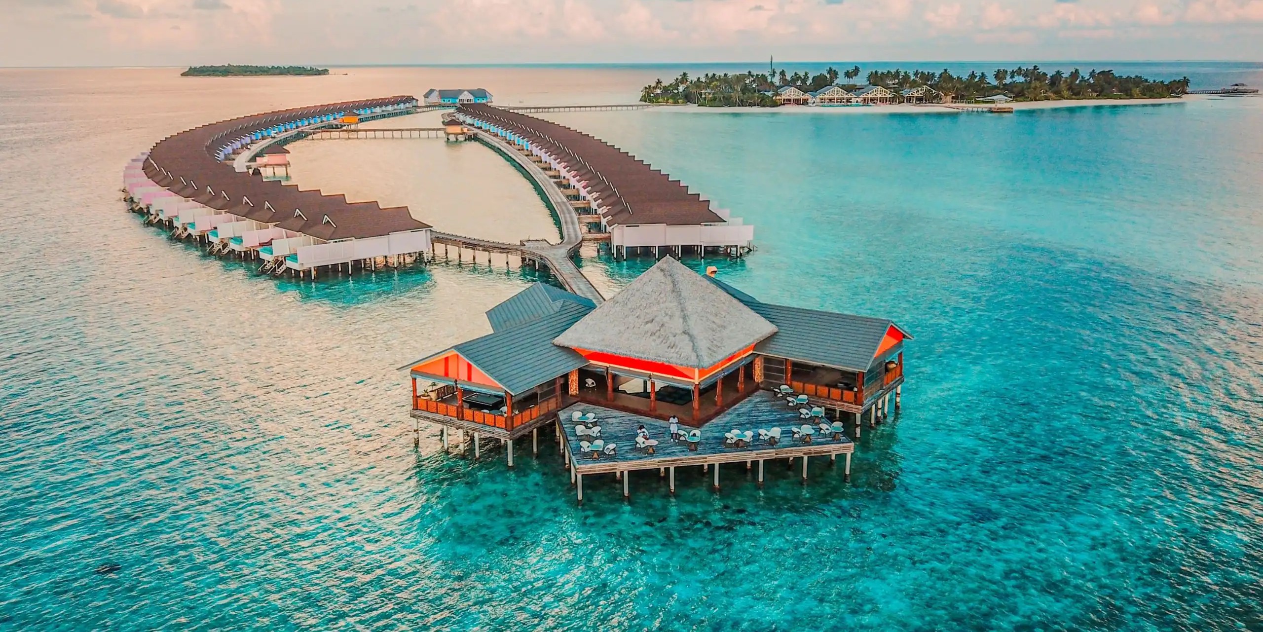 MLDSM-P0005-Overwater-Resort.16x9.jpg