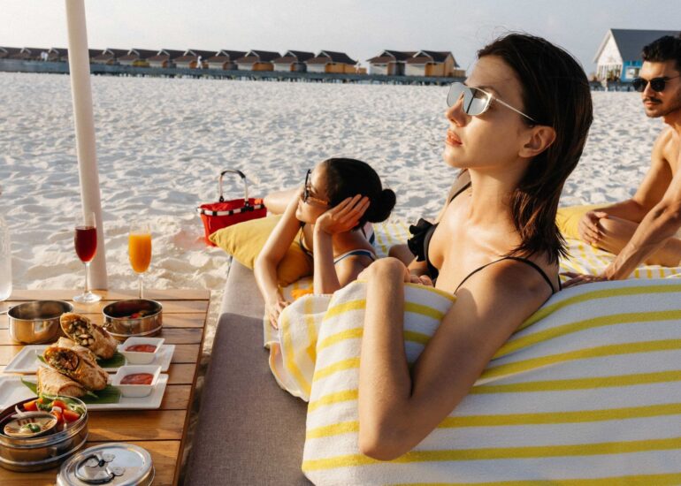 MLDSM-P0107-Lifestyle-Beach-Lounging.16x9-770x550.jpg