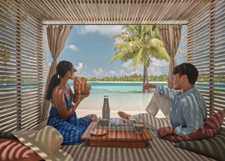 PATINA-MALDIVES_by_Georg-Roske_Fari-Beach-Club_9521_HighRes-770x550.jpg