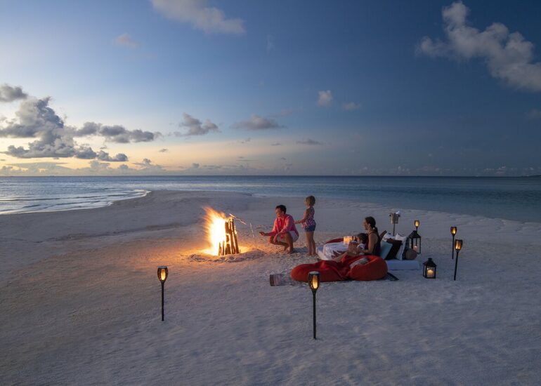 Sandbank-family-bonfire-1-770x550.jpg