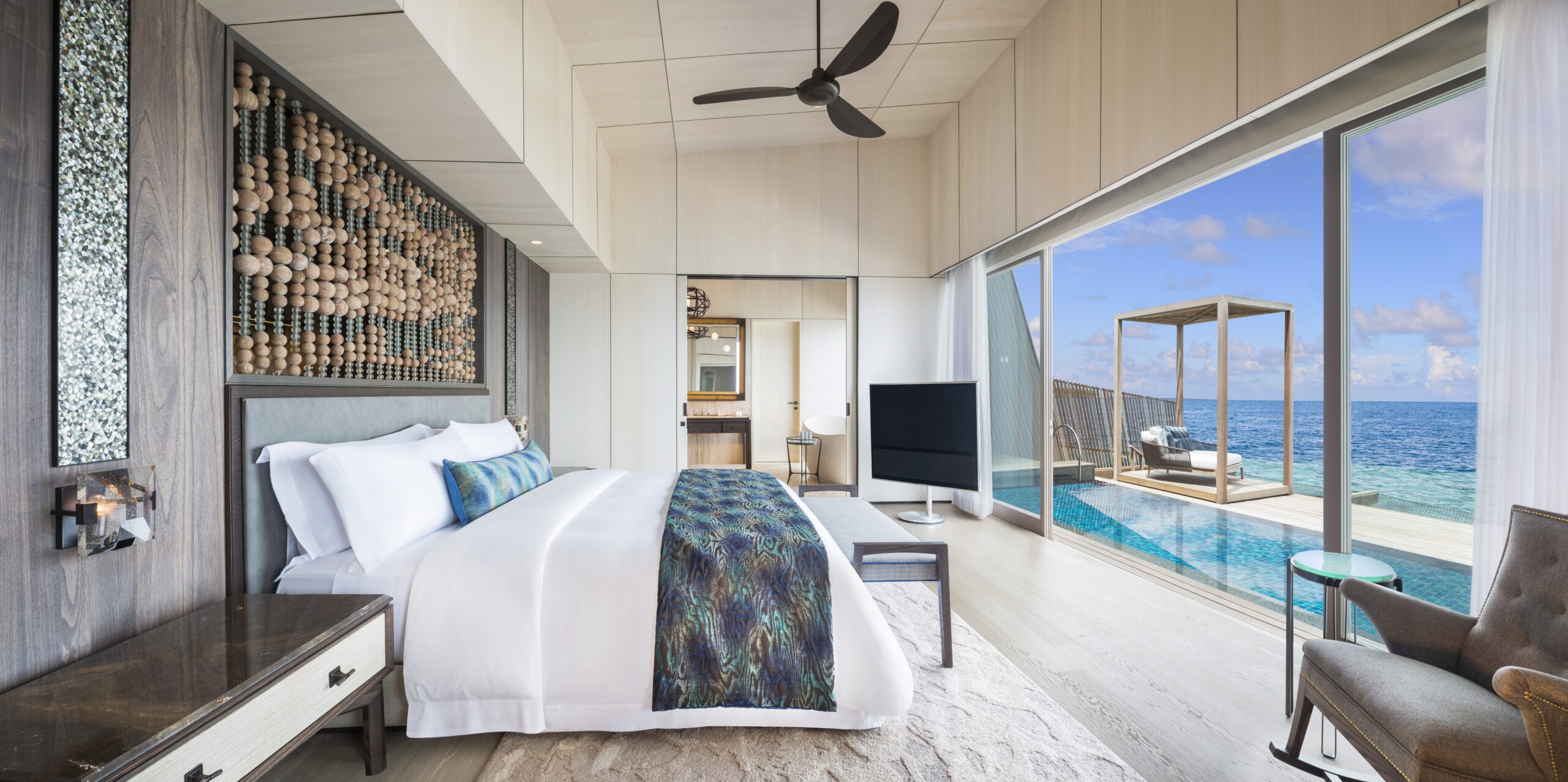 strMLEXRgr-206204-St-Regis-Suite-Bedroom--scaled.jpg